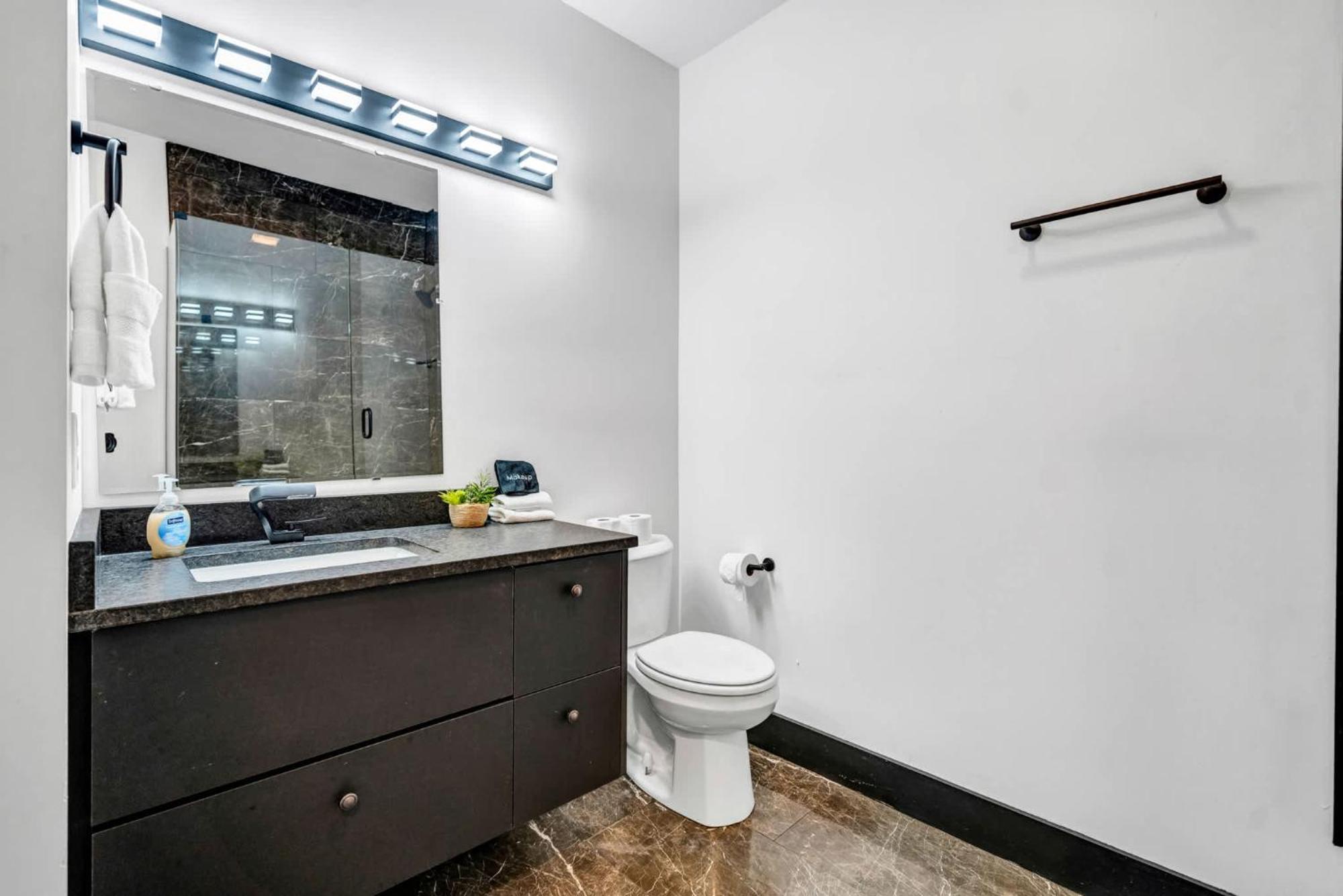 Unique Black In The Heart Of Shelby Park Holiday home *