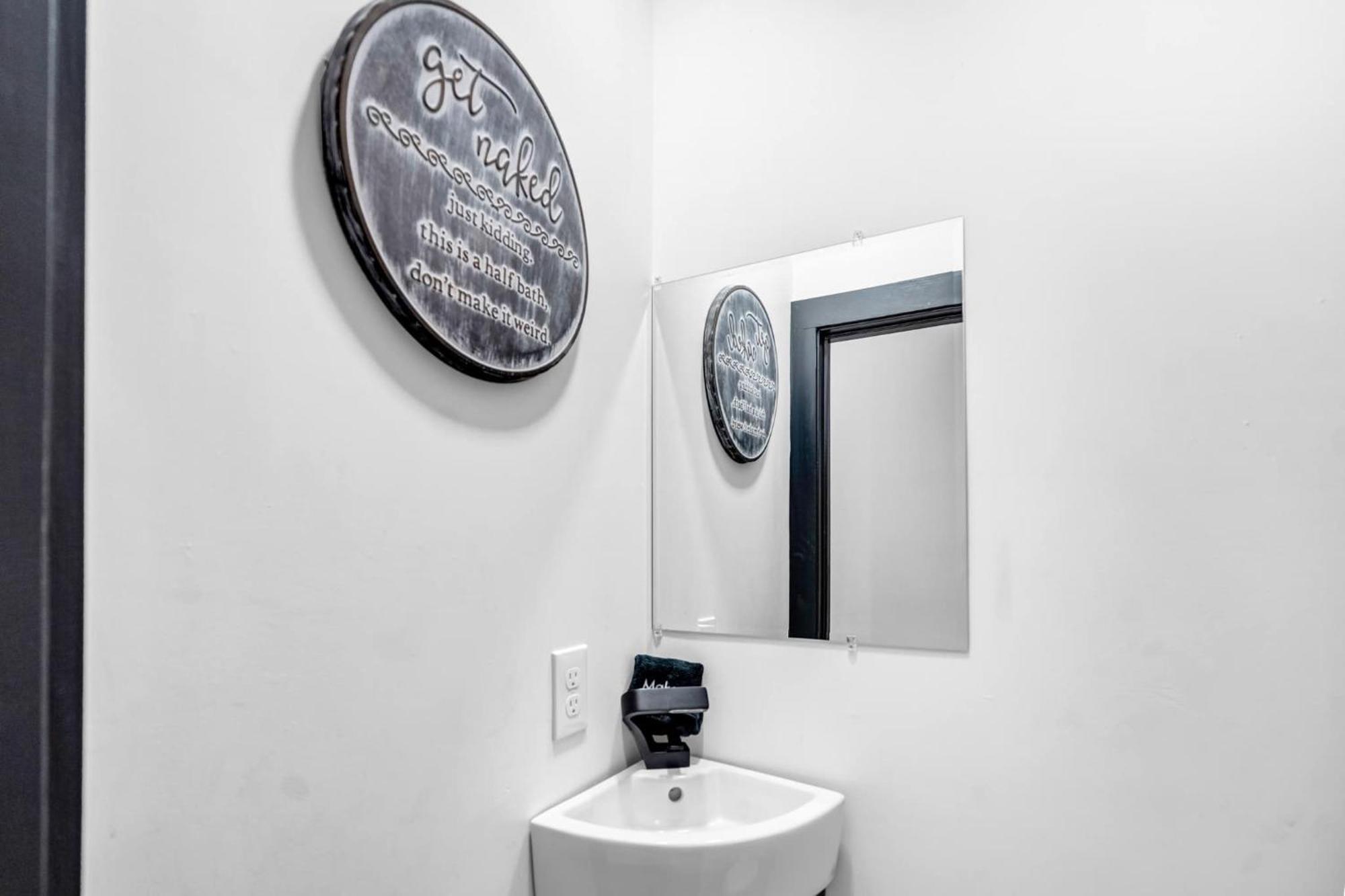 Unique Black In The Heart Of Shelby Park Holiday home Louisville