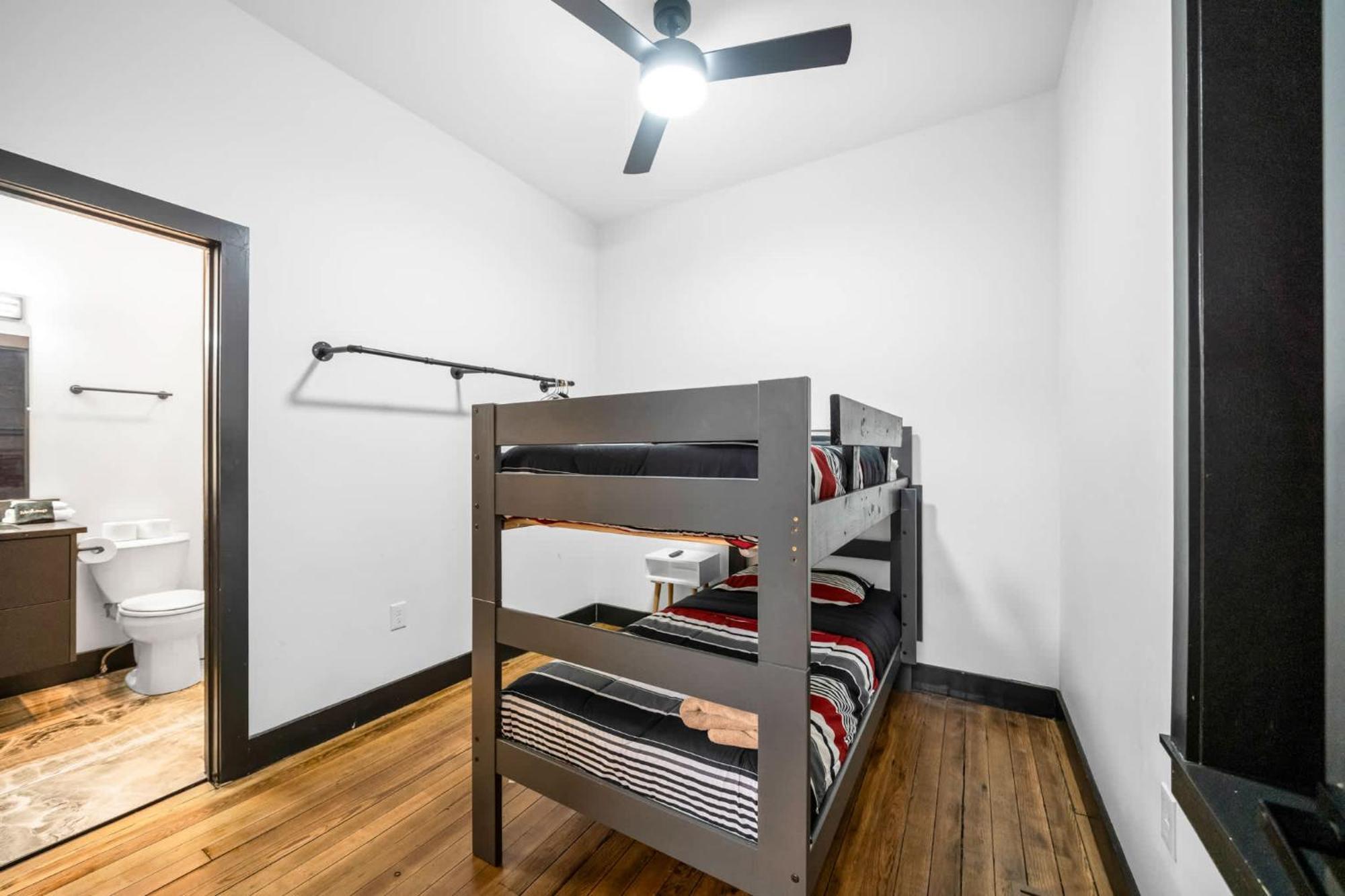 Holiday home Unique Black In The Heart Of Shelby Park *