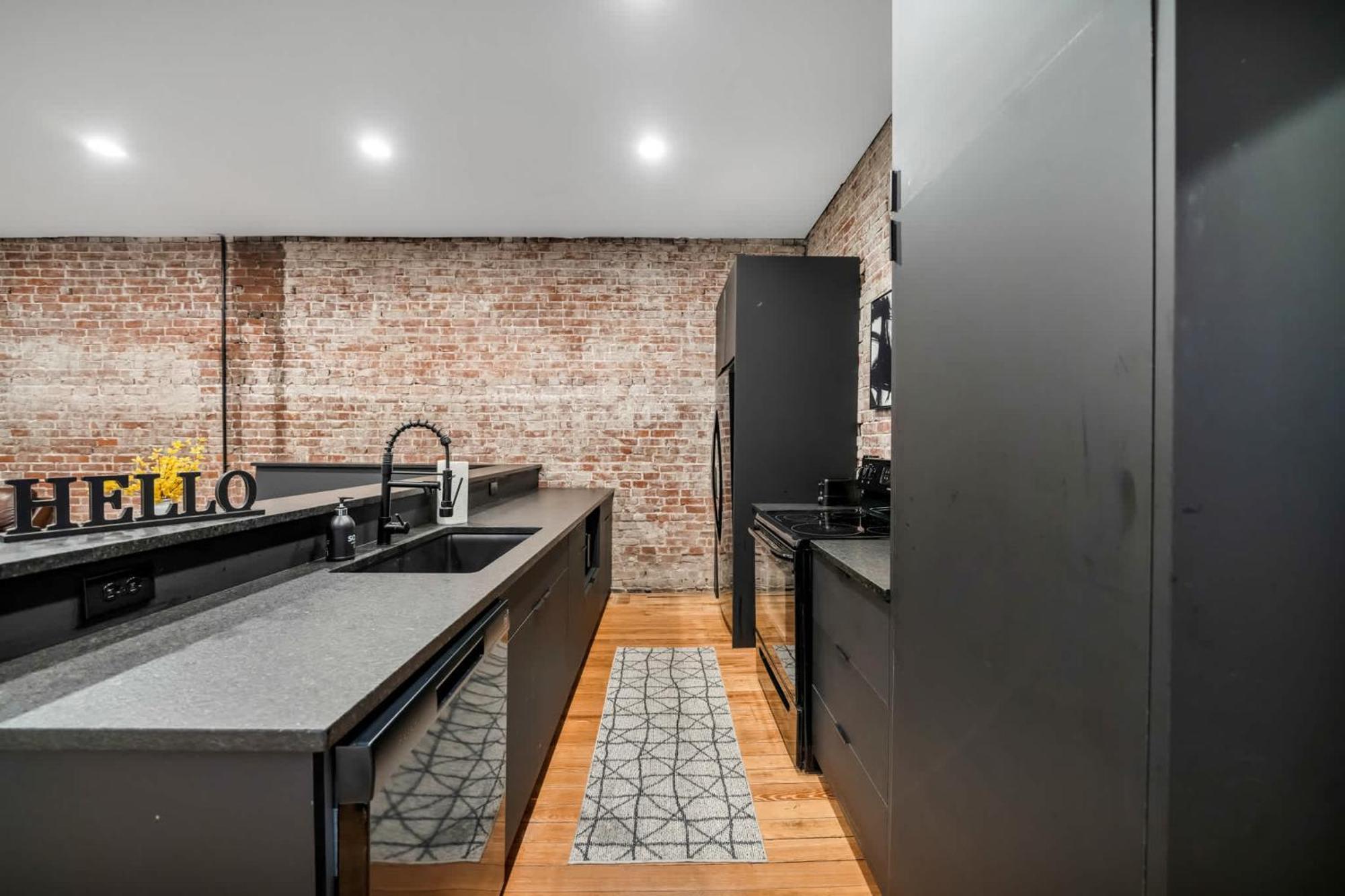 Unique Black In The Heart Of Shelby Park Holiday home Louisville
